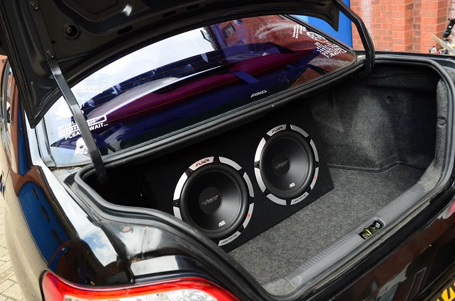 Subwoofer i bilen: hvad er det, og hvorfor har du brug for den?
