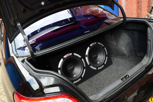 Subwoofer i bilen: hvad er det, og hvorfor har du brug for den?