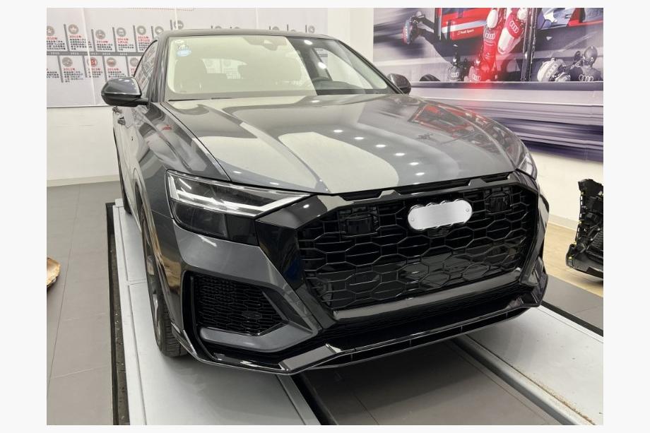 Audi Q8 2018– Frontkofanger RS-Style (2018-2023) Image