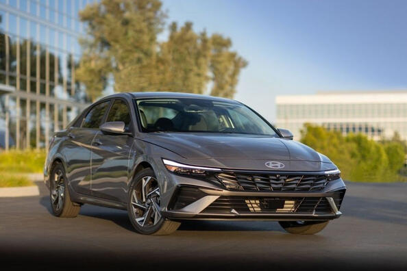 Test af Hyundai Elantra 2023: facelift af sedanen
