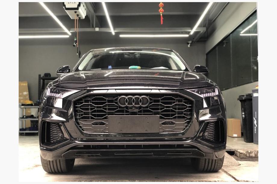 Audi Q8 2018– Kølergrill RSQ-Style (2018-2023, sort) Image
