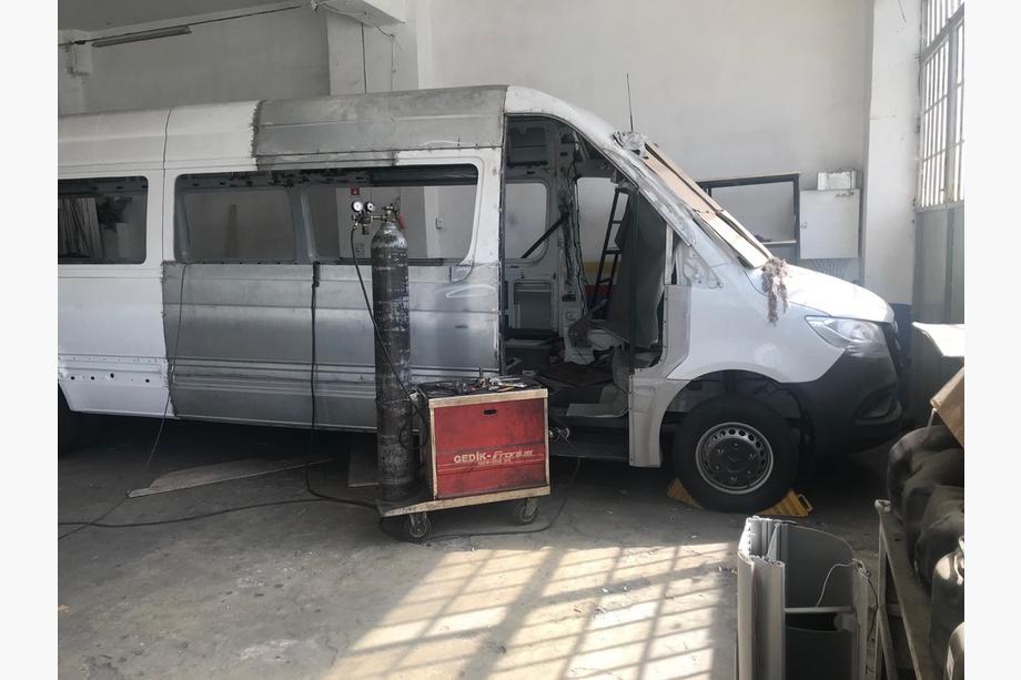 Mercedes Sprinter W907/W910 2018– Karrosseriforlængersæt Midtersektion Image