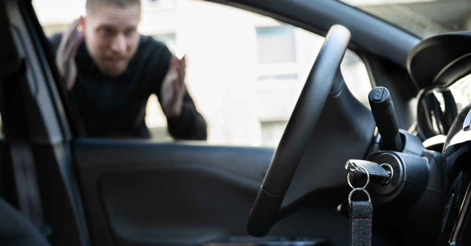 Sådan åbner du en bil med låste døre: tips og råd