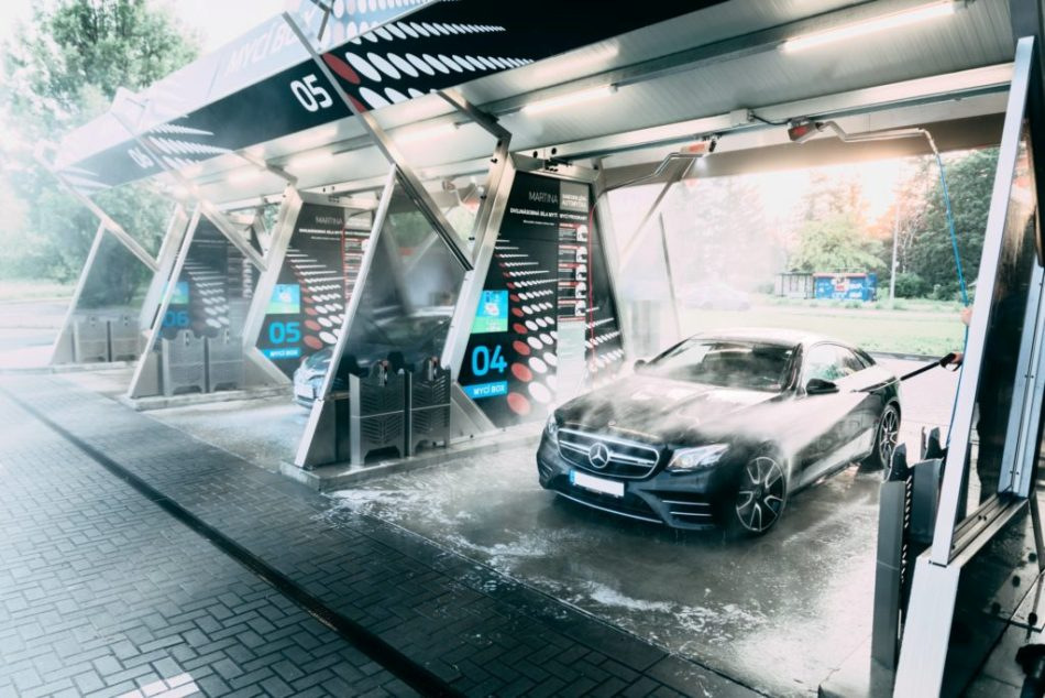 Sådan vasker du bilen korrekt i en selvvask