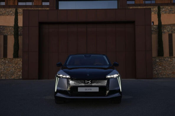 DS N°8: test af den elektriske flagskibs-crossover