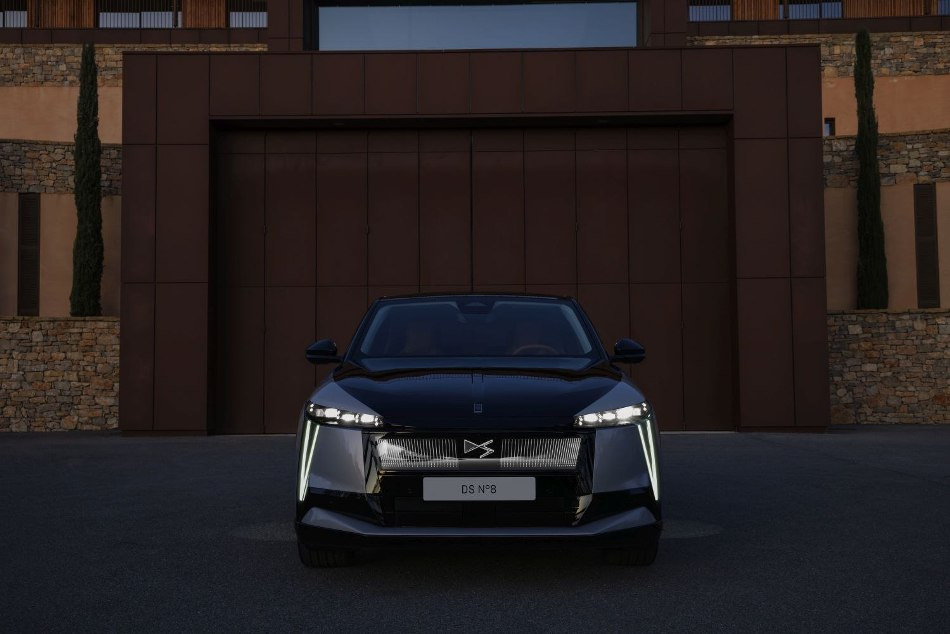 DS N°8: test af den elektriske flagskibs-crossover