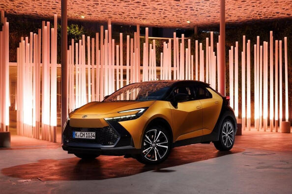 Test af den stilfulde hybridcrossover Toyota C-HR i 2. generation
