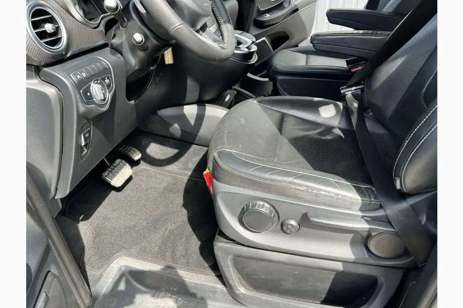 Mercedes Vito/V-klasse W447 2014– Tekstilmåtter Classic V-class, ExtraLong, 2 sidemåtter (Kun afhentning, komplet kabinesæt, sort) Image