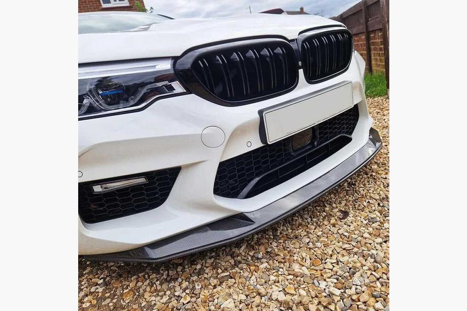 BMW 5-serie G30/G31 2017–2023 Front læbespoiler til kofanger Lip V3 (til M5 F90 2017-2020, kulfiber) Foto 2
