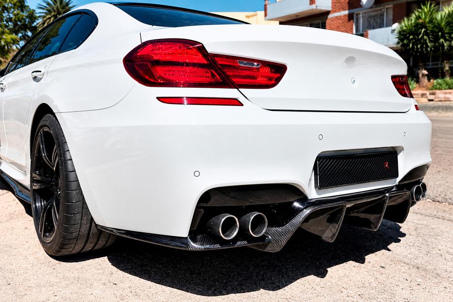 BMW 6-serie F12/F13/F06 2011–2018 Bagkofanger-diffuser V1 (til M6, carbon) Image