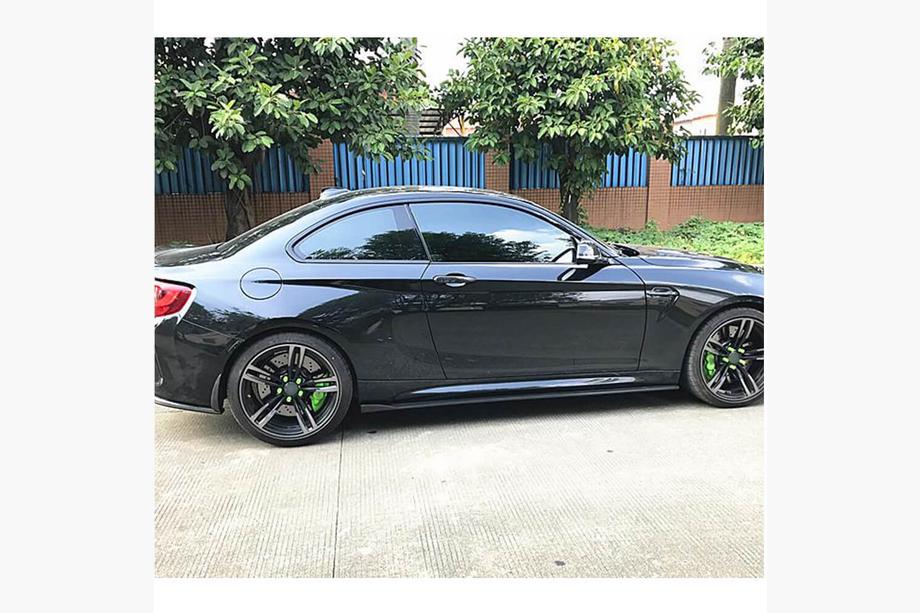 BMW 2-serie F22/F23 2014–2021 Sideskørt-extensions V2 (til F87, kulfiber) Foto 4