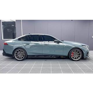 Sideskørter (til M-Sport, carbon) BMW 5/i5-serie G60/G60E/G61 2023– foto 2