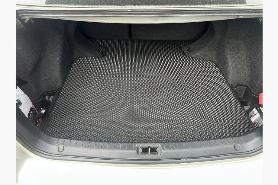 Toyota Avensis 2003–2009 Bagagerumsmåtte (SD, Sort) Image