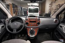 Peugeot Partner Tepee 2008–2018 Interiør tuning – instrumentbordbeklædning (flere farver) Aluminium foto 1