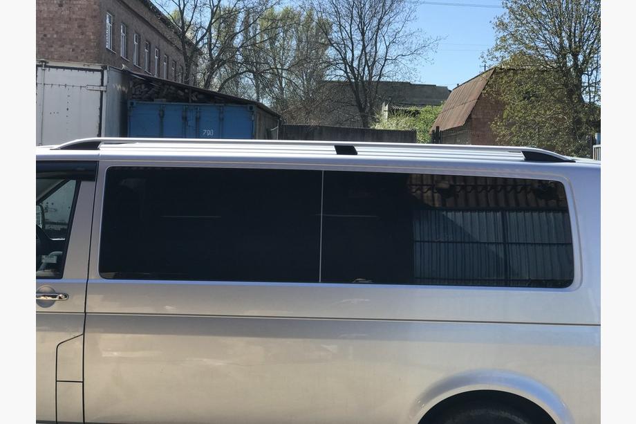 Volkswagen T5 2010–2015 Tagrælinger CROWN (mat grå) Foto 8