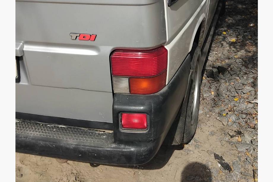 Volkswagen T4 Transporter 1990–2003 Bageste TDI emblem OEM-look, I - rød Foto 5