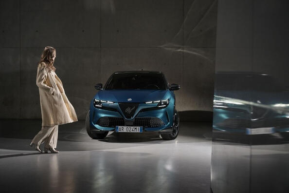 Alfa Romeo Junior Hybrid: anmeldelse af crossover