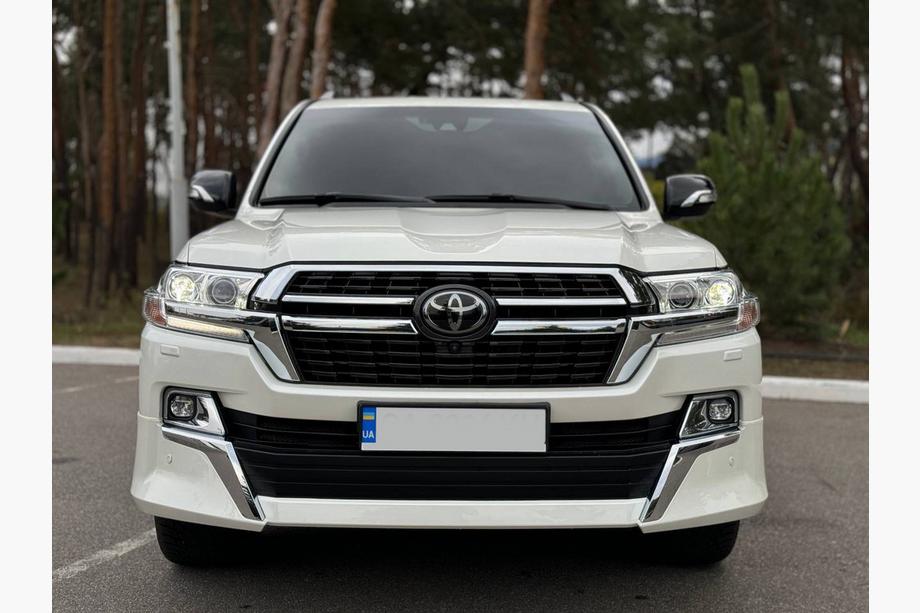 Toyota Land Cruiser 200 2007–2021 Front læbespoiler 2016↗ (Executive 2021) Sort farve Foto 7