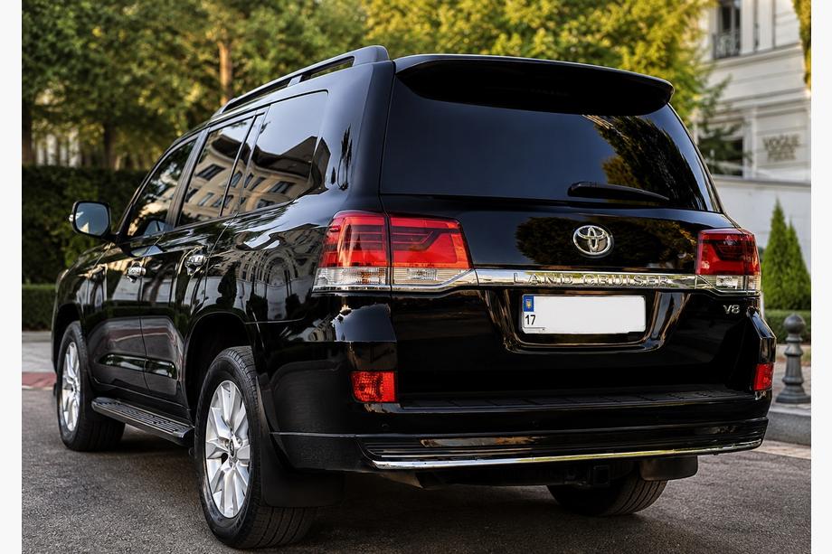 Toyota Land Cruiser 200 2007–2021 Bageste diffuser med krom 2016-2021 (Executive 2019/2021) Foto 3