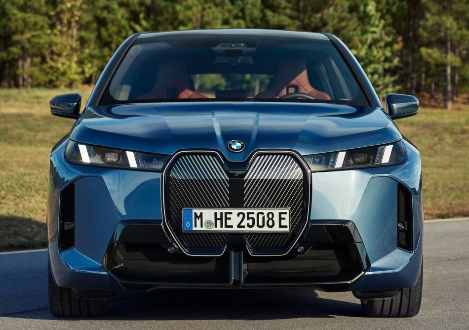 Test af den opdaterede elektriske crossover BMW iX 2025