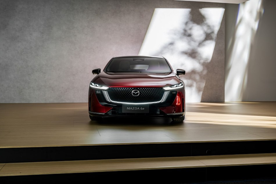 Anmeldelse af den nye elbil Mazda 6e