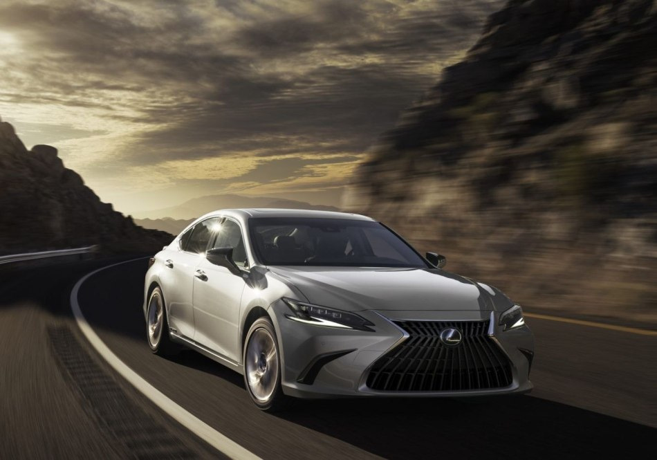 Lexus ES: anmeldelse af business class-sedan