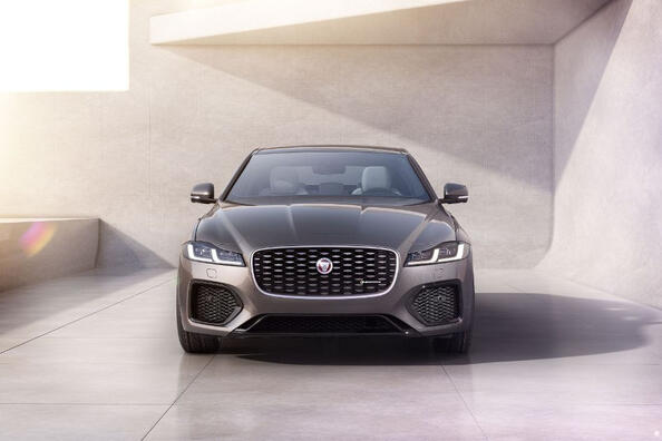 Jaguar XF (X260): anmeldelse af en stilfuld premium-sedan