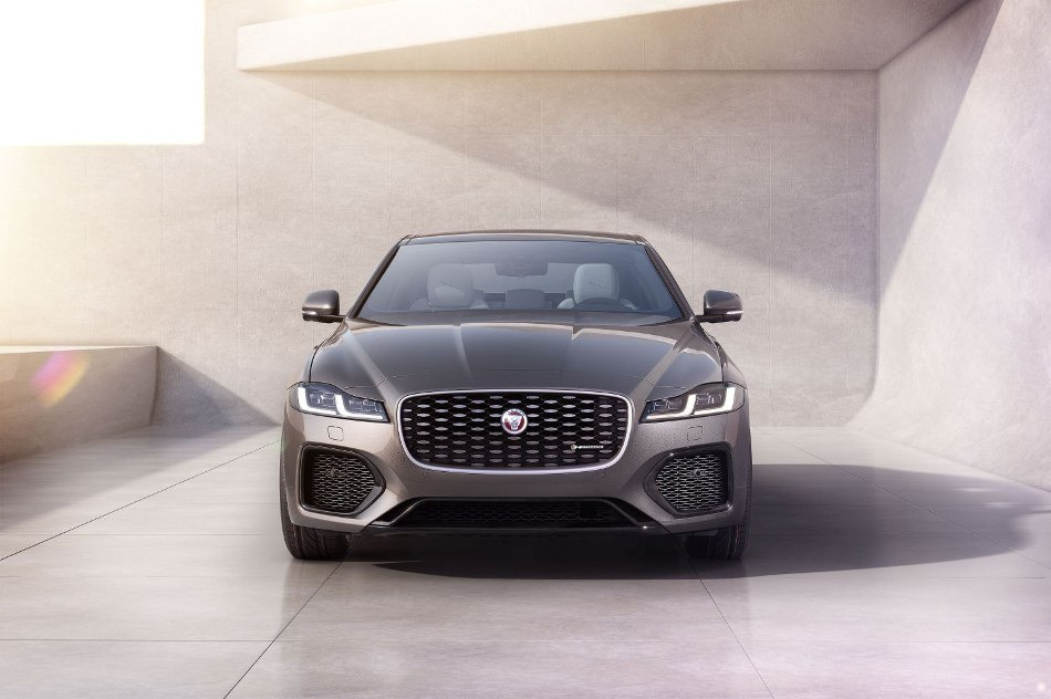 Jaguar XF (X260): anmeldelse af en stilfuld premium-sedan
