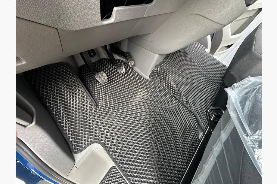 Volkswagen Crafter 2016– Gulvmåtter 2024+ (3 stk., EVA, Sort) Image