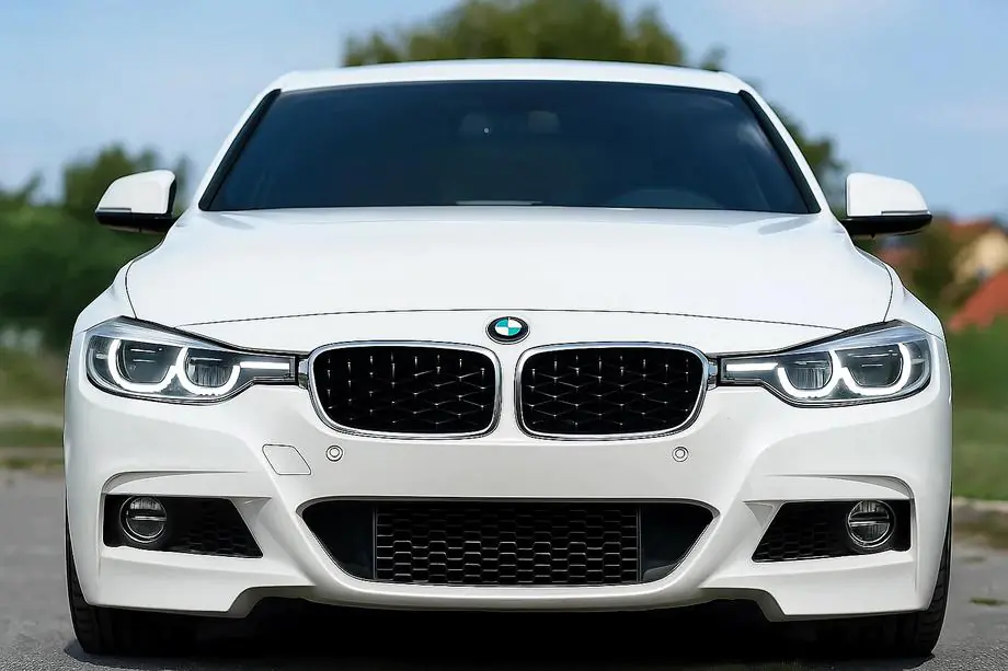 BMW 3-serie F30/F31 2012–2019 Nyregrill Diamond Black (kromkant) Image