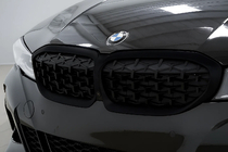 BMW 3-serie G20/G21 2018– Kidney-grill Diamond Black (2018-2022, sort kant) Med kameraholder foto 2