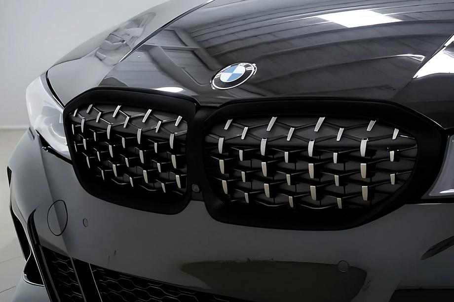 BMW 3-serie G20/G21 2018– Diamond Silver nyregrill (2018-2022, sort kant) Image