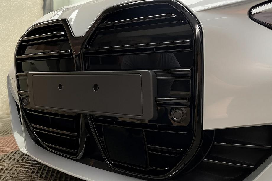 BMW 4-serie G22/23/26 2020– M-Look nyregrill (til I4 G26,2022+, blank sort) Image