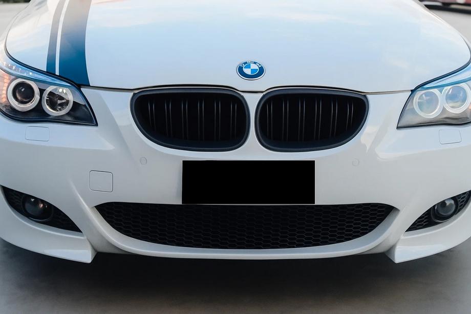 BMW 5-serie E60/E61 2003–2010 Nyregrill M-Look (mat sort) Image