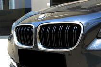 BMW 5-serie F10/F11 2010–2016 M-Look nyregriller (sort højglans med kromkant) foto 1