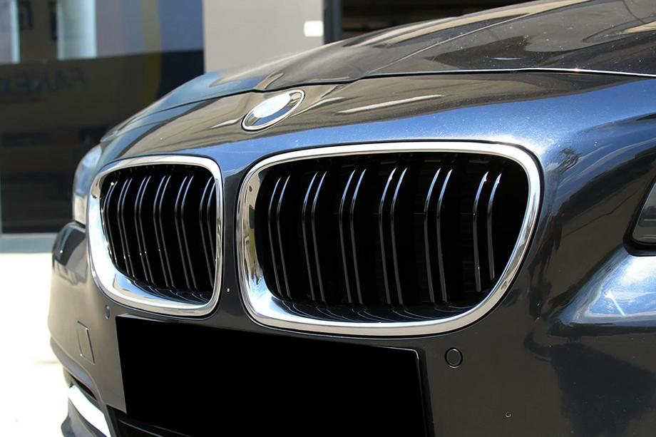 BMW 5-serie F10/F11 2010–2016 M-Look nyregriller (sort højglans med kromkant) Image
