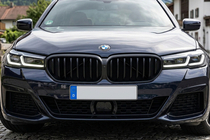 BMW 5-serie G30/G31 2017–2023 Frontgrill 1 Bar (2021+, mat sort) foto 1