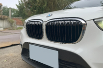 BMW X1 F48 2015–2022 M-Look nyregrill (2015-2019, blank sort med kromkant) foto 1