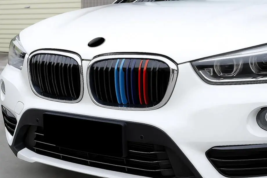 BMW X1 F48 2015–2022 M-Look nyregrill (2015-2019, M-Color med kromkant) Image