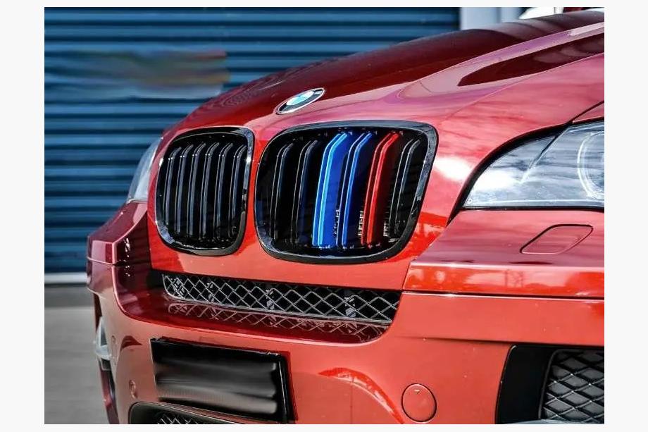 BMW X5 E70 2007–2013 M-Look nyregrill (M-Color) Image