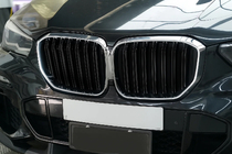 BMW X5 G05 2019–2026 M-Look nyregrill (2019-2022, sort højglans med kromkant) foto 1