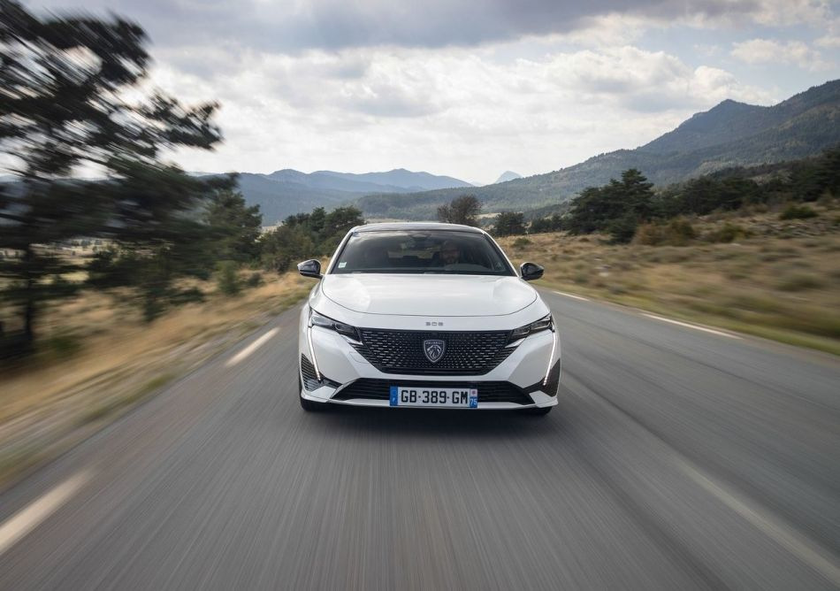 Peugeot e-308: Anmeldelse af en stilfuld elektrisk hatchback