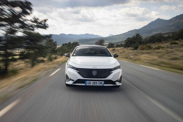 Peugeot e-308: Anmeldelse af en stilfuld elektrisk hatchback