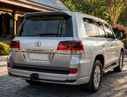 Toyota Land Cruiser 200 2007–2021 Bageste diffuserindsats uden krom 2016-2021 (Executive 2019/2021, til anhængertræk) Sort farve foto 2