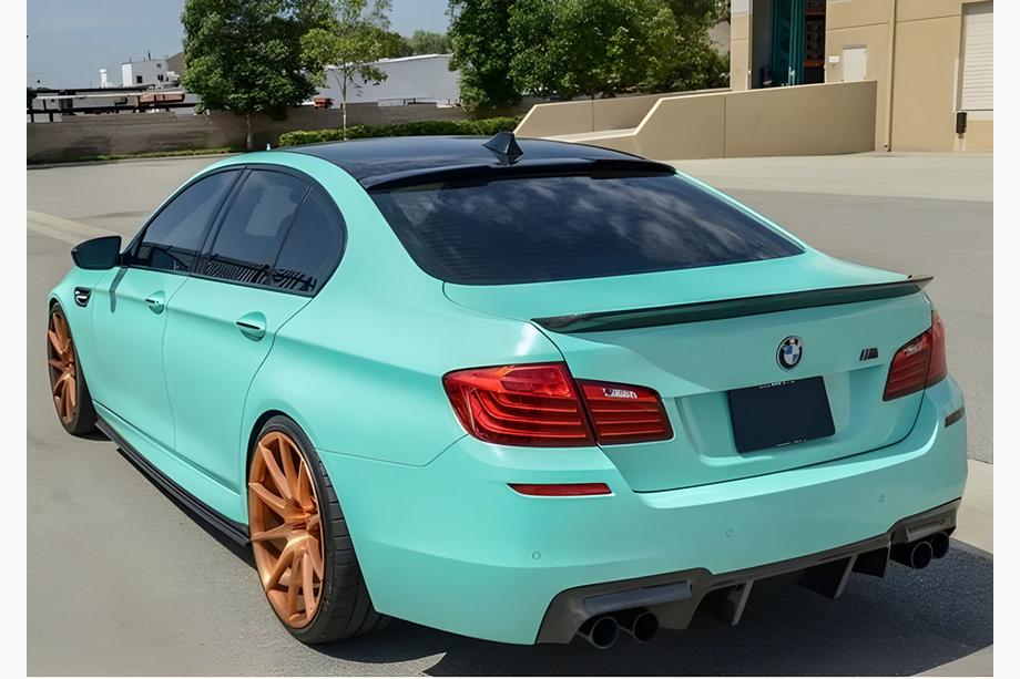 BMW 5-serie F10/F11 2010–2016 M4-Style V2 bagklapspoiler (til F10, blank sort) Image