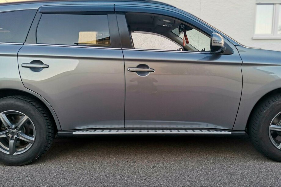 Mitsubishi Outlander 2012–2021 OEM V1 sidetrin (2 stk., aluminium) Image