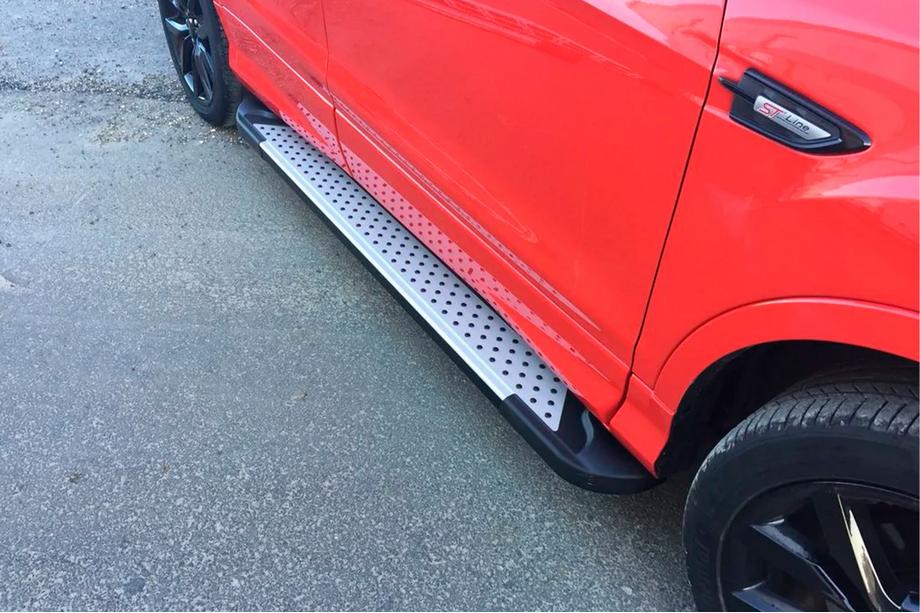 Ford Kuga/Escape 2013–2019 Sidetrin Allmond Grey (2 stk., aluminium) Med lakerede dørplader Foto 4