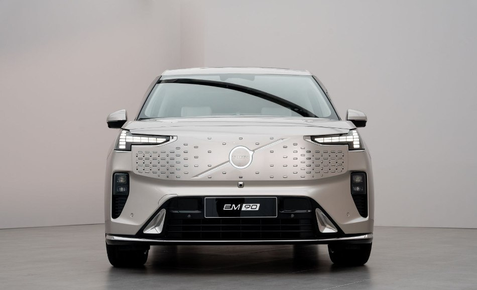 Test af den elektriske minivan Volvo EM90