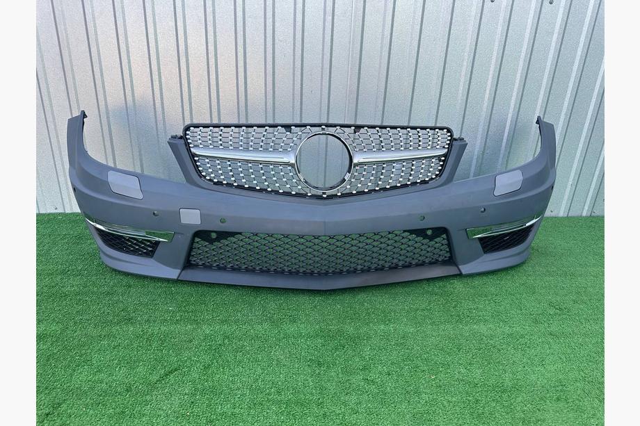 Mercedes C-class W204 2007–2015 Forreste kofanger 2011-2014 AMG C63 med Diamond Silver-grill Image