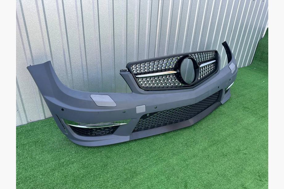 Mercedes C-class W204 2007–2015 Frontkofanger 2011-2014 AMG C63 med Diamond Black kølergrill Image